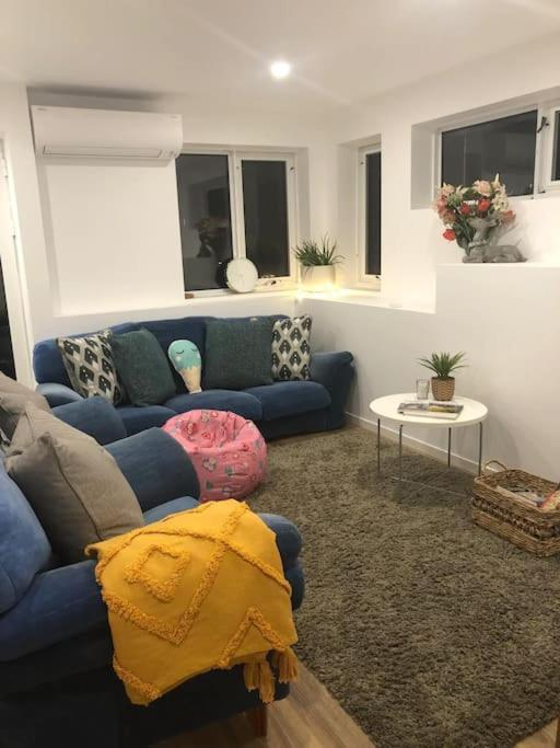 Apartment Comfy Fully Contained 2 Bedroom New Town