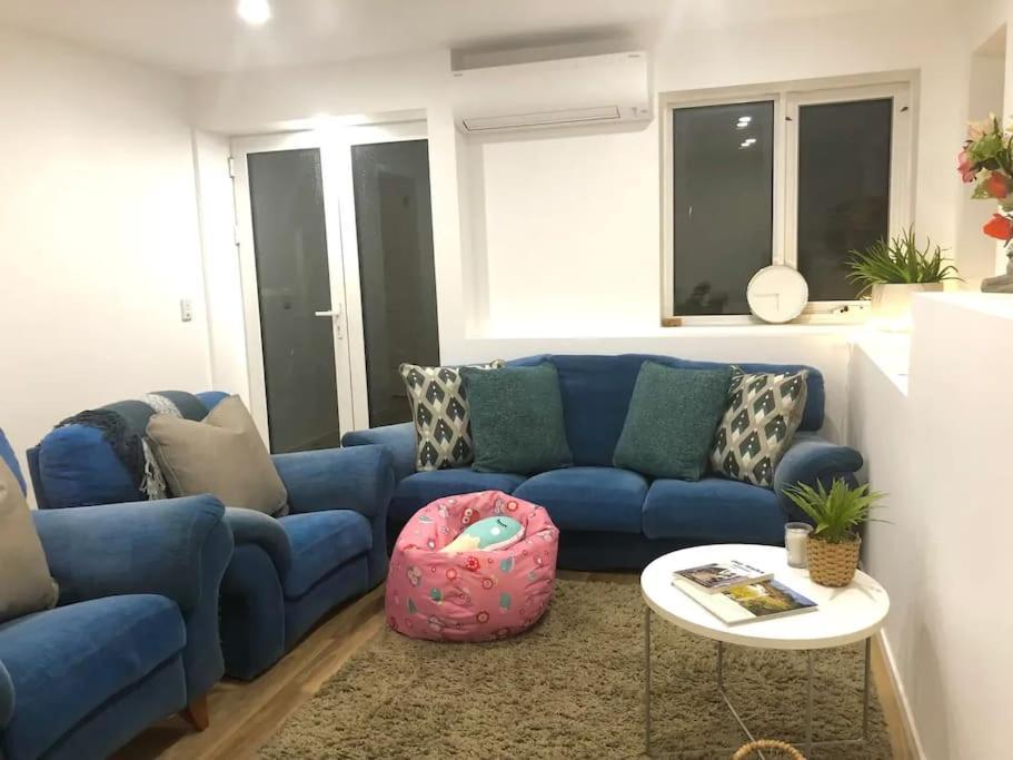 Comfy Fully Contained 2 Bedroom * New Town